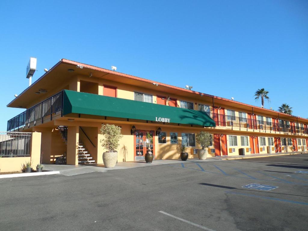 Travelodge by Wyndham Oceanside Main image 2